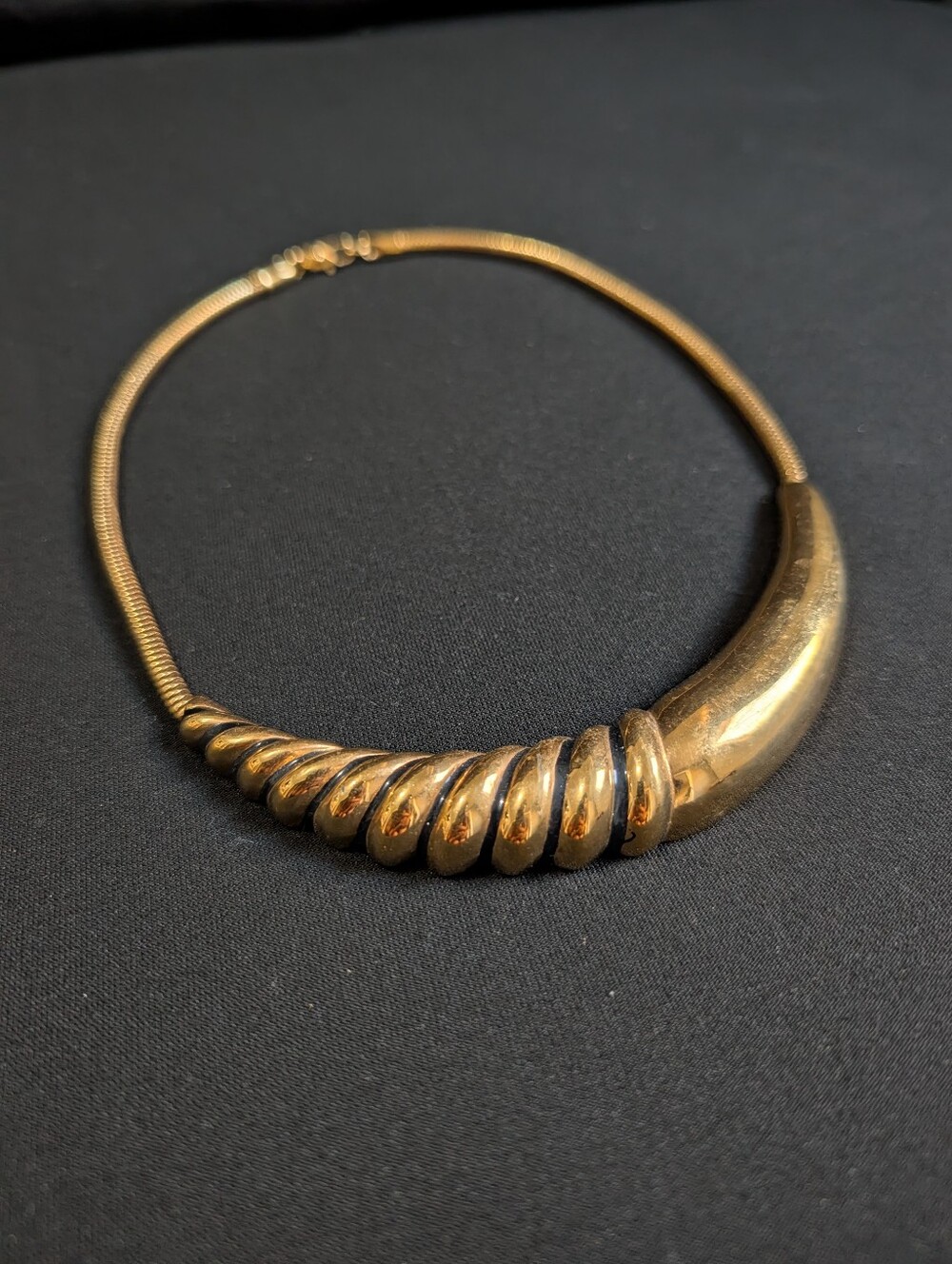 VTG 1980s Gold tone Cleopatra Necklace Scalloped Collar Avant Garde Style